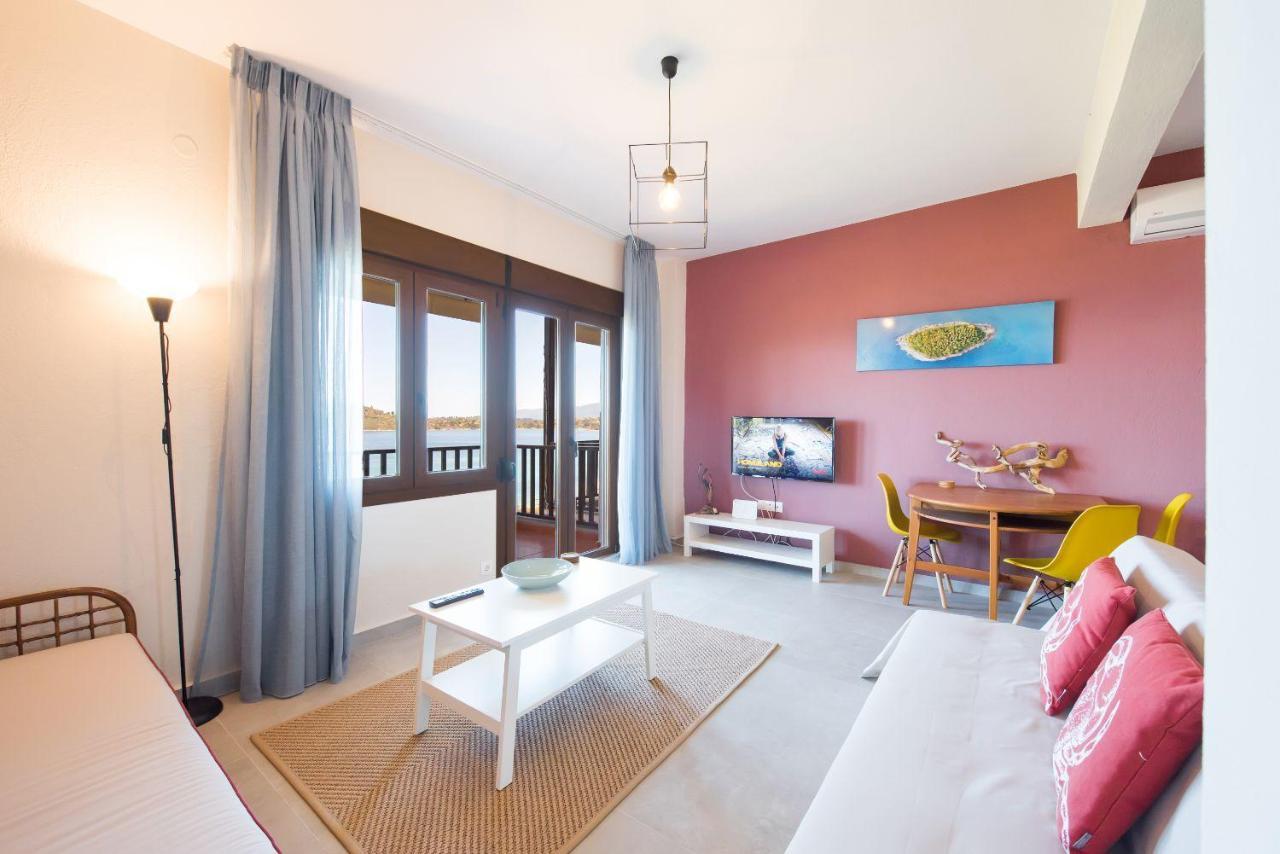 אורמוס פנגיאס Nereus & Oceanus Beachfront Apartments, Lagonisi Beach #Feelslikehome מראה חיצוני תמונה