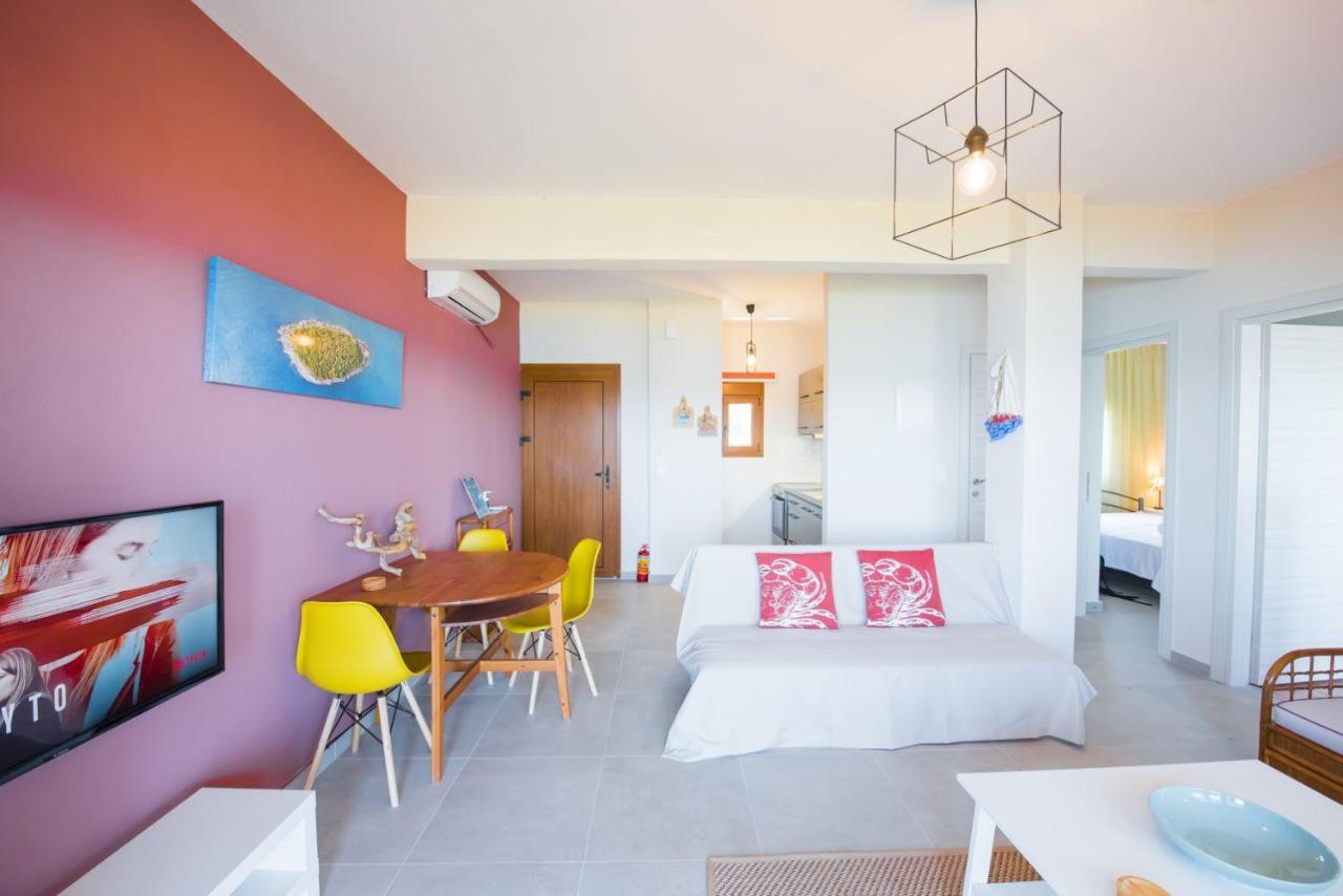 אורמוס פנגיאס Nereus & Oceanus Beachfront Apartments, Lagonisi Beach #Feelslikehome מראה חיצוני תמונה