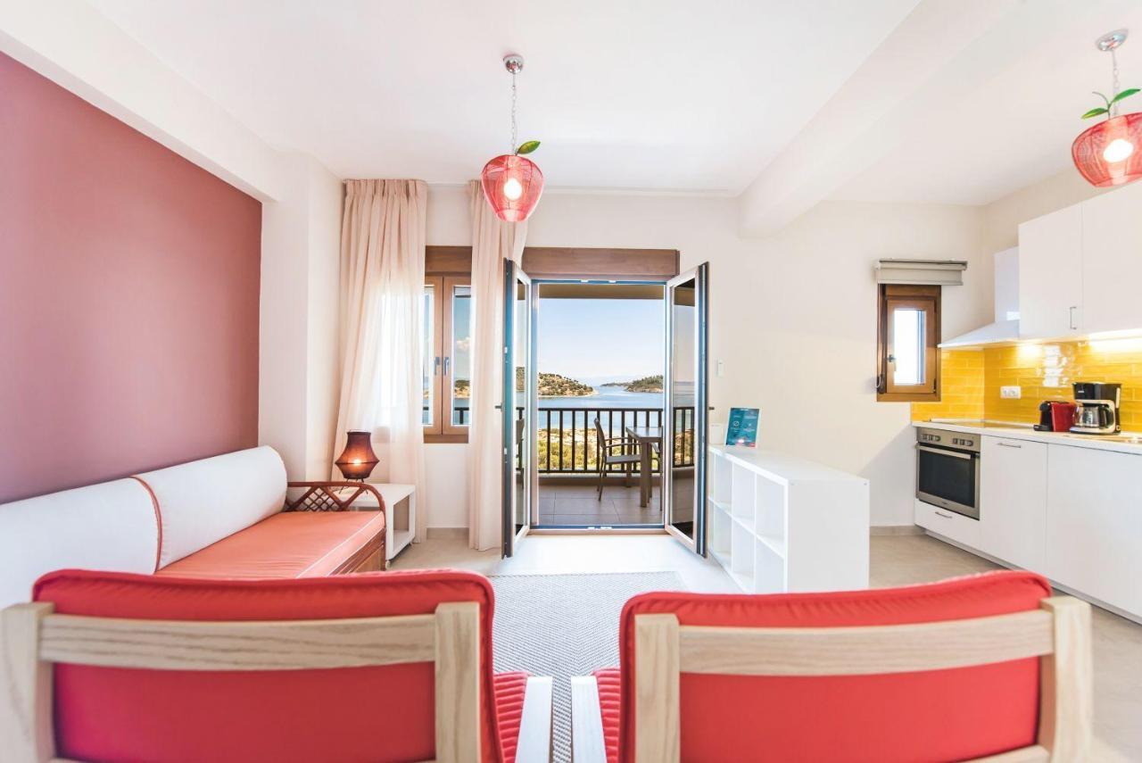 אורמוס פנגיאס Nereus & Oceanus Beachfront Apartments, Lagonisi Beach #Feelslikehome מראה חיצוני תמונה