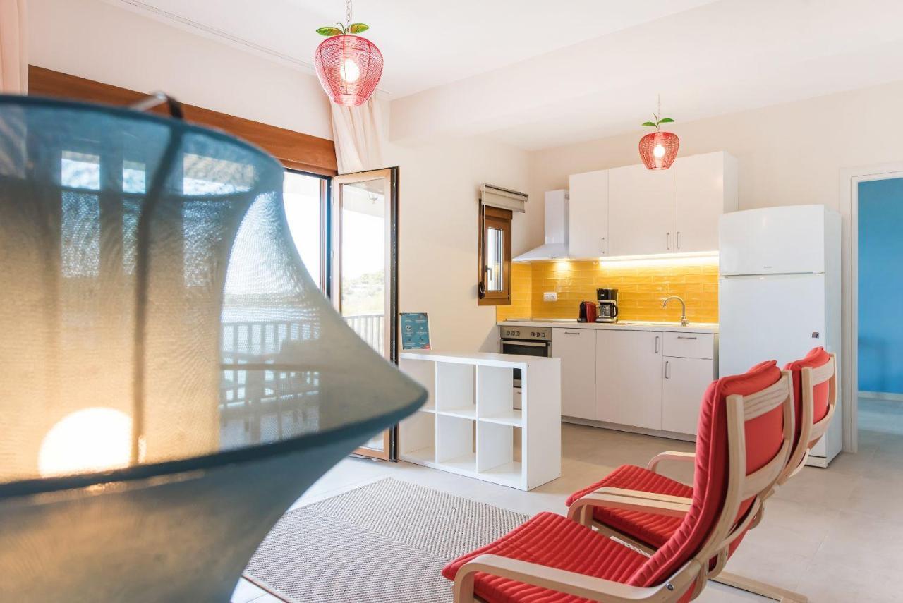 אורמוס פנגיאס Nereus & Oceanus Beachfront Apartments, Lagonisi Beach #Feelslikehome מראה חיצוני תמונה