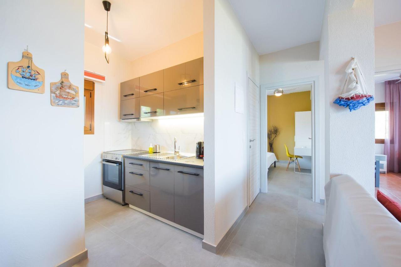 אורמוס פנגיאס Nereus & Oceanus Beachfront Apartments, Lagonisi Beach #Feelslikehome מראה חיצוני תמונה