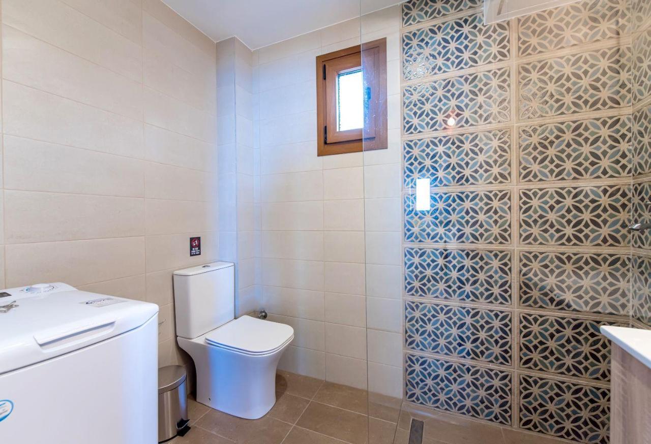 אורמוס פנגיאס Nereus & Oceanus Beachfront Apartments, Lagonisi Beach #Feelslikehome מראה חיצוני תמונה